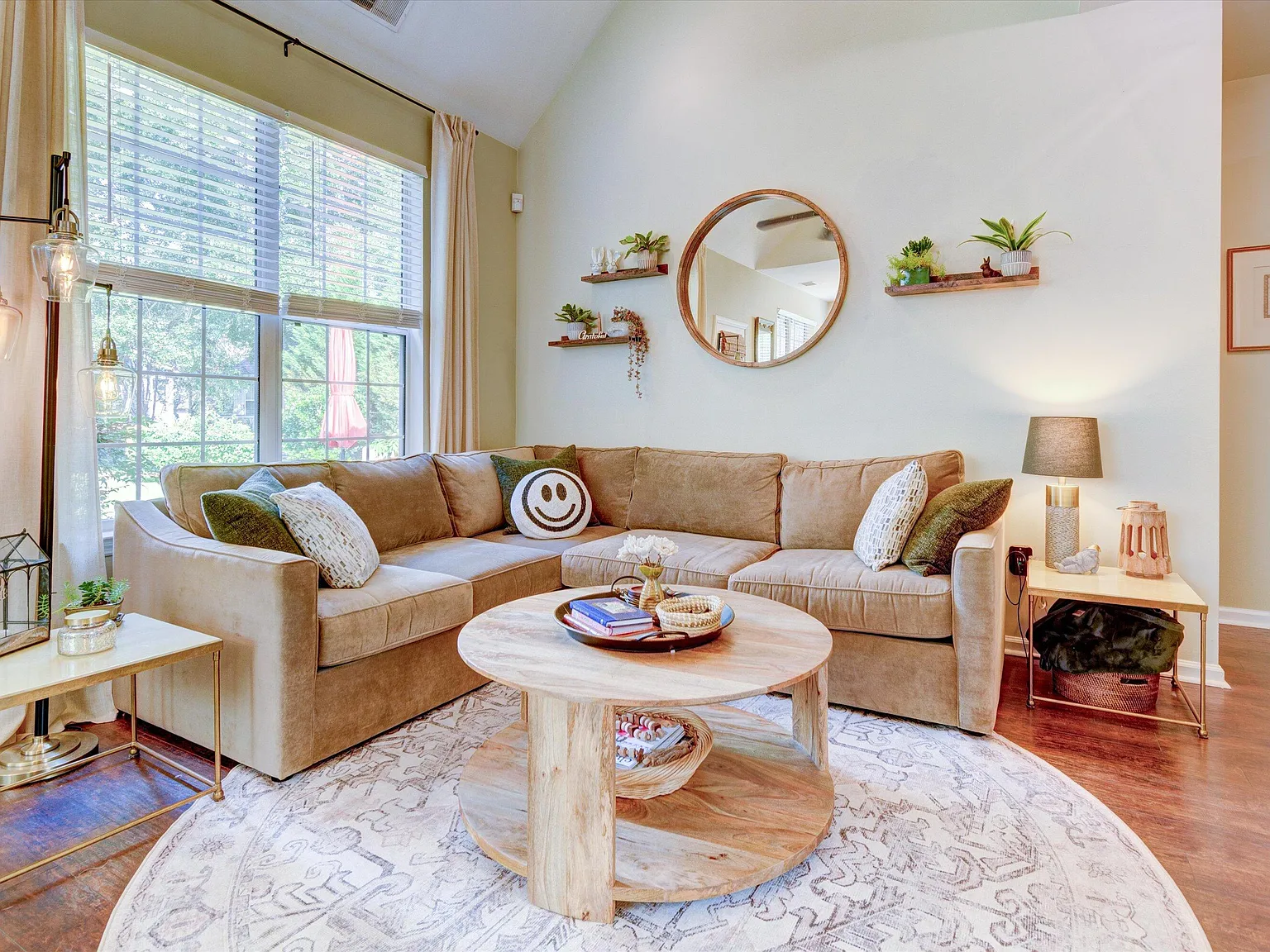 3 bed, 2.5 bath, 1850 sqft, $4,900 — Photo 4