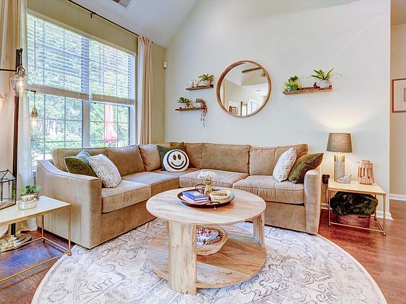 4th image of 1324 Heidiho Way