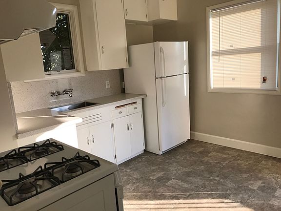 5th image of 1309 Hopkins Ave #116