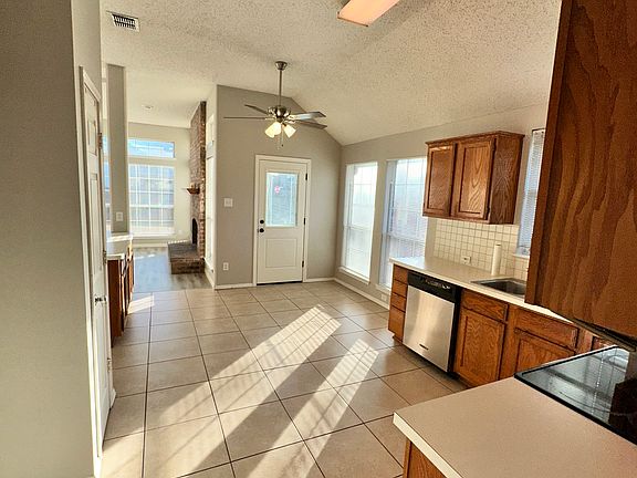 2nd image of 10901 Columbia Dr