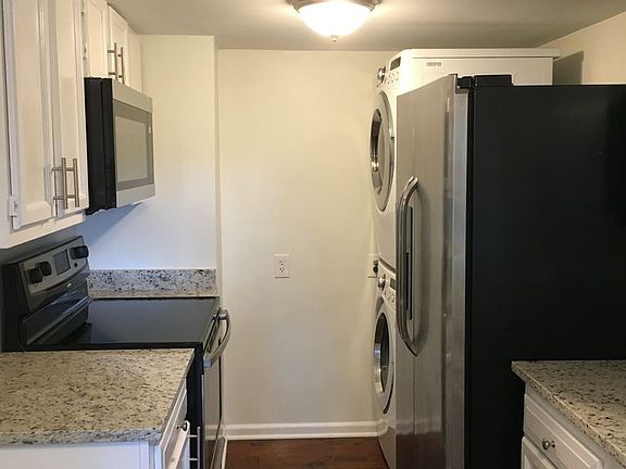 4th image of 18 McGuirk Dr APT B