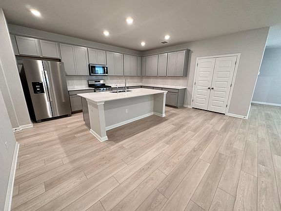 5th image of 2505 Danbury Ln