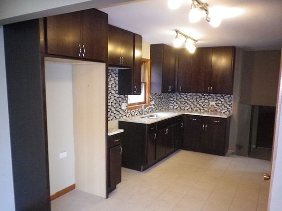 5th image of 3714 S 52nd Ct