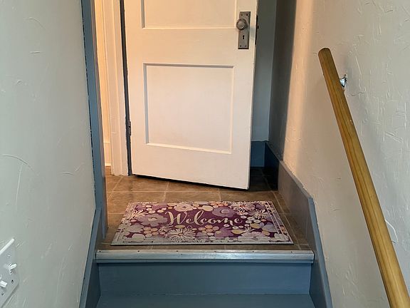 4th image of 605 N Prairie St