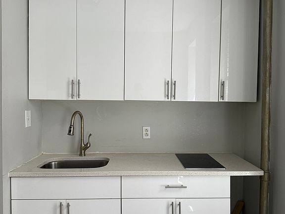 3rd image of 618 W 136th St APT G