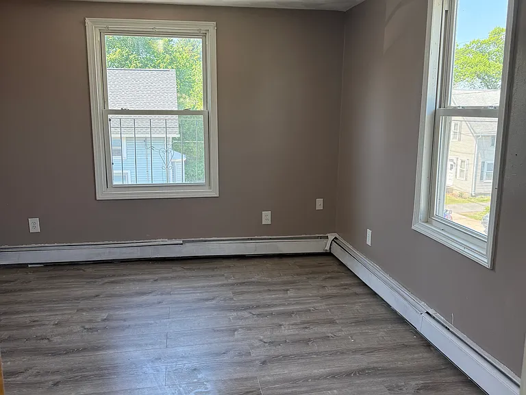 635 Fall River Ave #3B — Photo 2