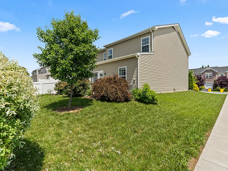 42 Polygon Pl — Photo 3