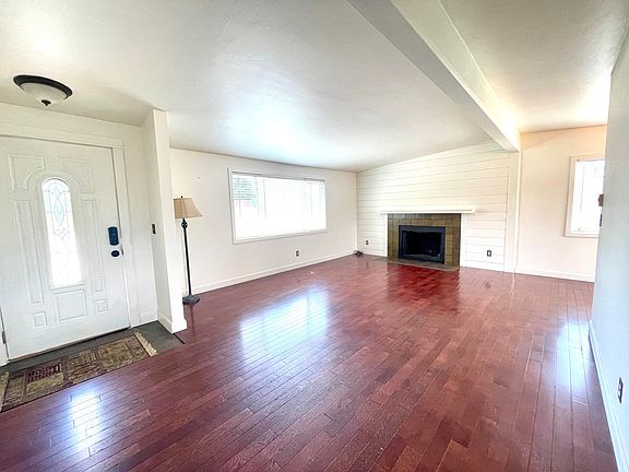 3rd image of 800 W Franklin Ave