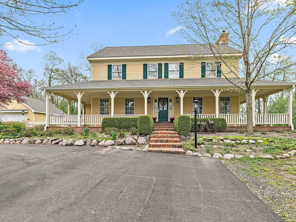 309 Three Oaks Rd, Cary, IL 60013