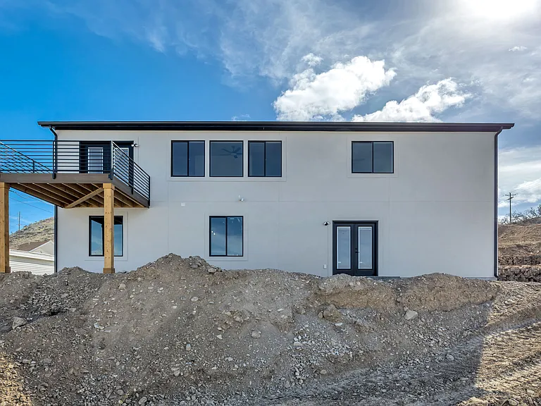 598 Canyon Rd — Photo 2