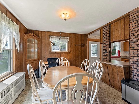 5th image of 205 W Burnett St