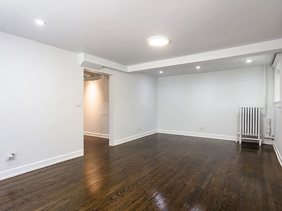 2nd image of 2031 W Greenleaf Ave #1