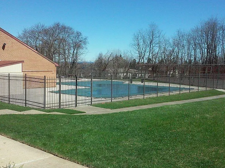 1015 Village Round — Photo 2