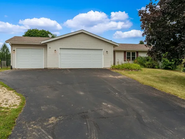 9960 Flint Ct, Roscoe, IL 61073