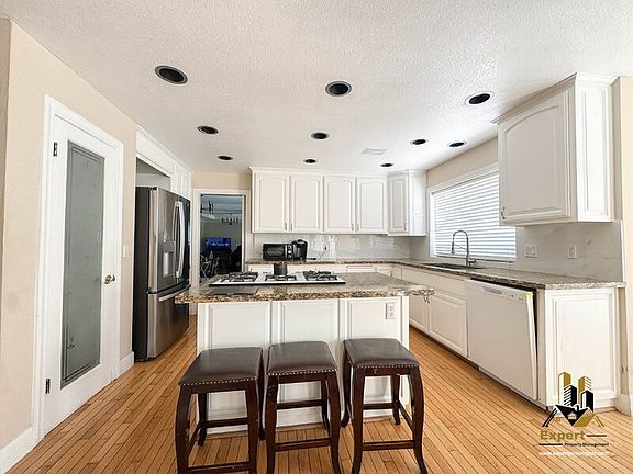 4th image of 4817 Breckenridge Ct