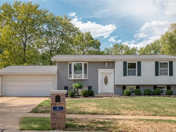 917 Parkfield Ter, Ballwin, MO 63021