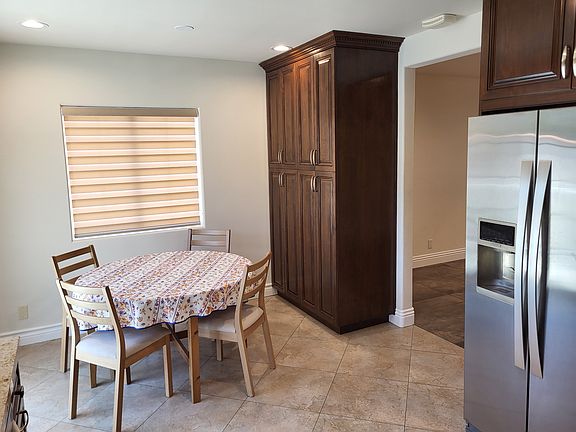 4th image of 924 E Tujunga Ave