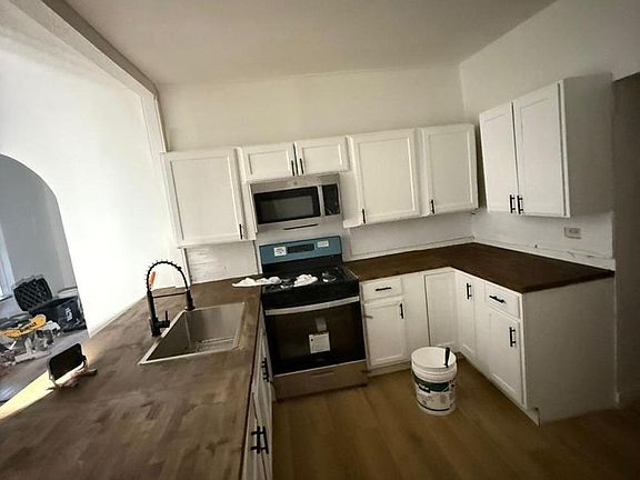 3rd image of 448 Pace St