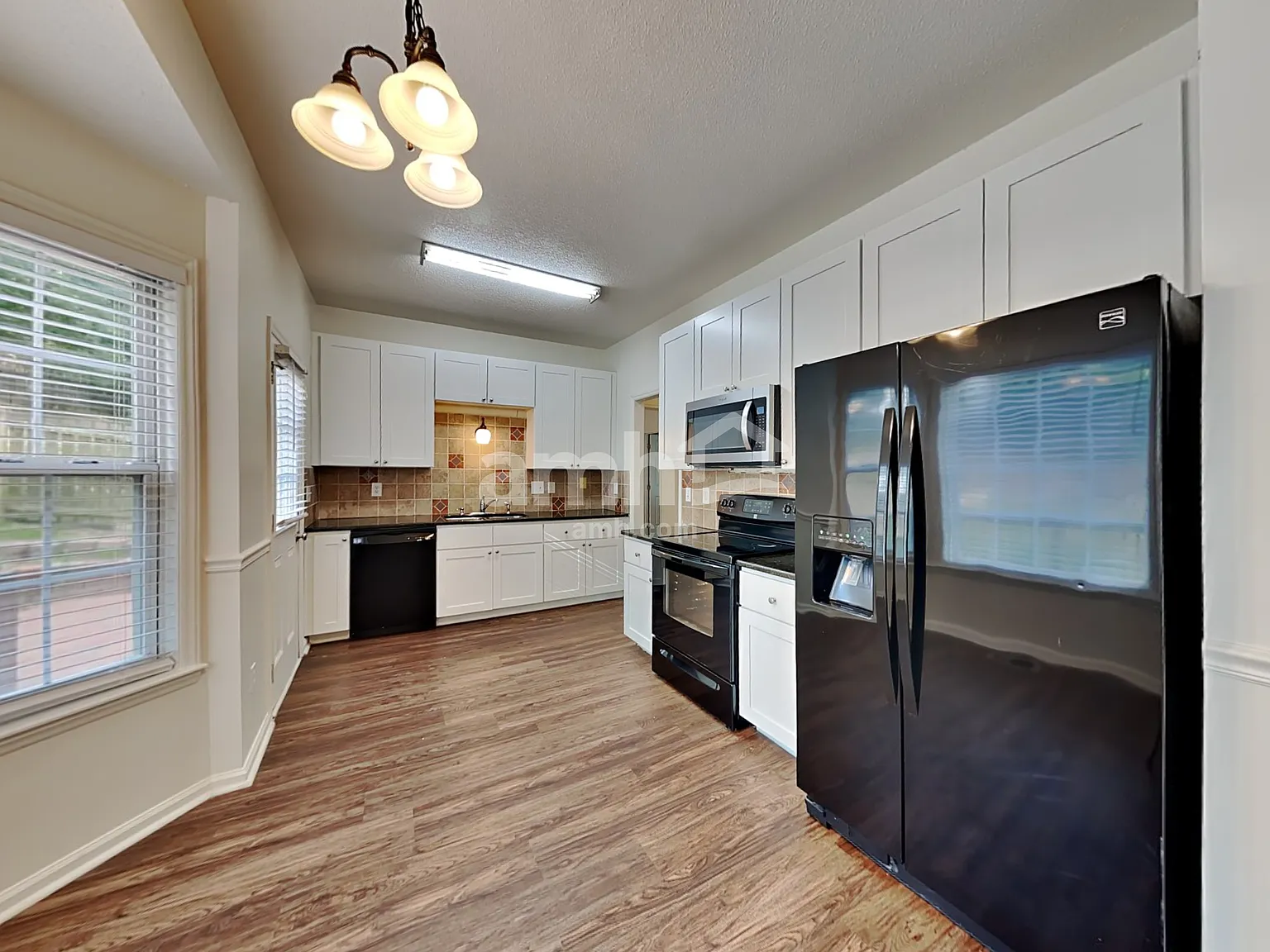 4 bed, 2.5 bath, 1900 sqft, $2,235 — Photo 3