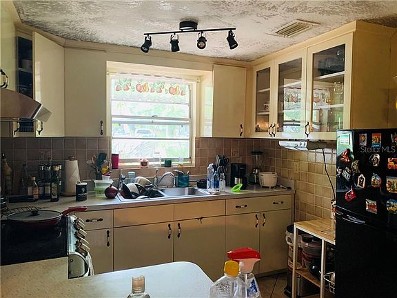 4th image of 912 E 123rd Ave