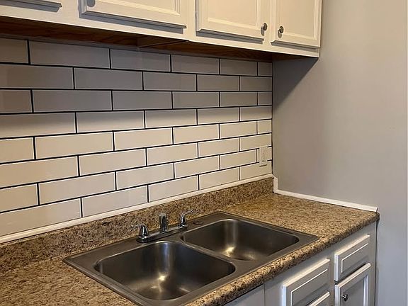 2nd image of 3821 S Jefferson Ave APT 10