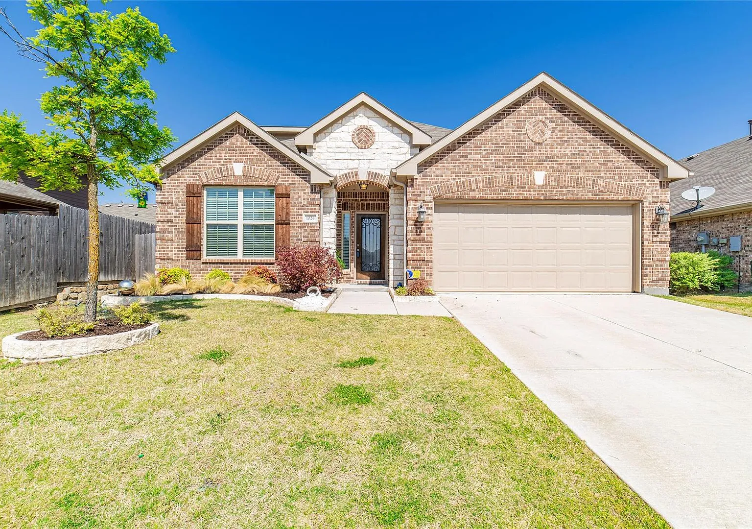 Great Location! Oversized lot giving way to a HUGE, private back yard!! — Photo 1