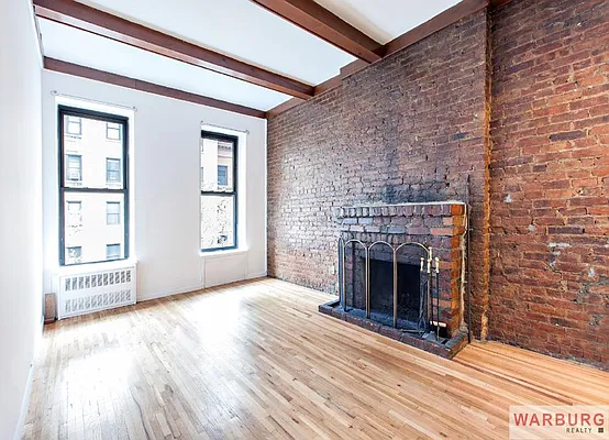Sold by Warburg | media 9