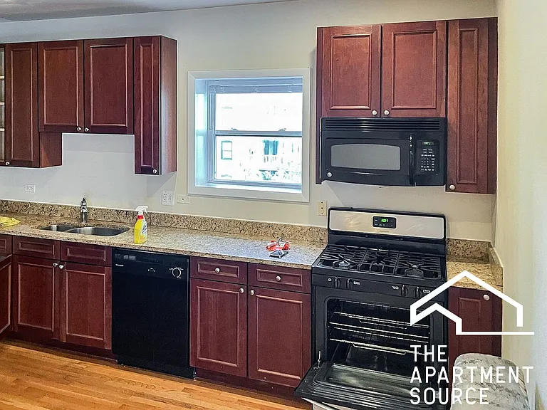 3815 N Pine Grove Ave #3 — Photo 1