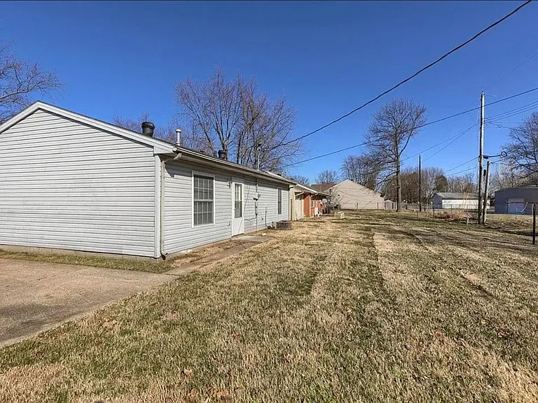 2228 Berkshire Dr — Photo 11