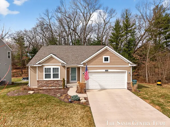 17285 Richton Dr, Nunica, MI 49448