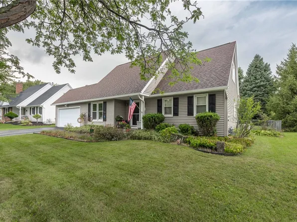 40 Turtle Creek Ln, Hilton, NY 14468