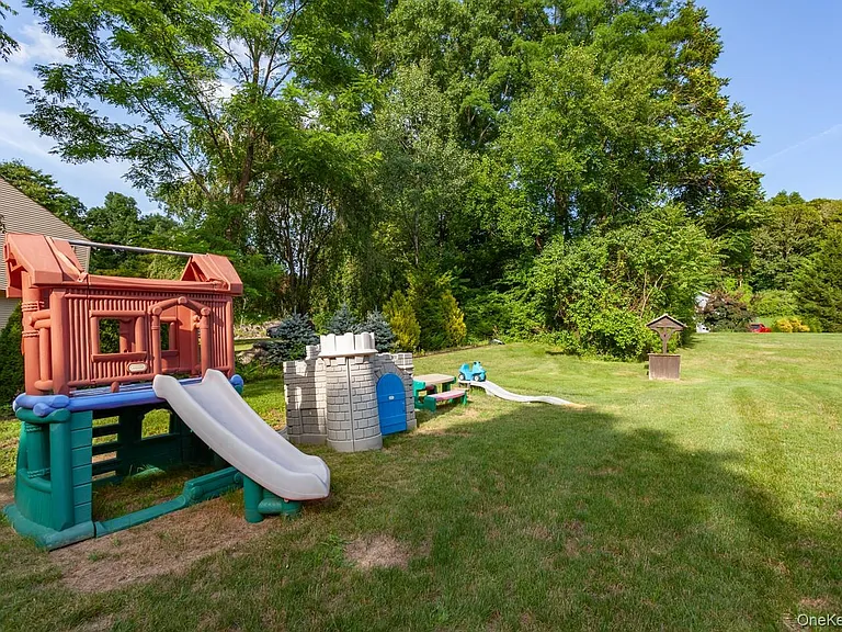 15 Cindy Ln — Photo 35