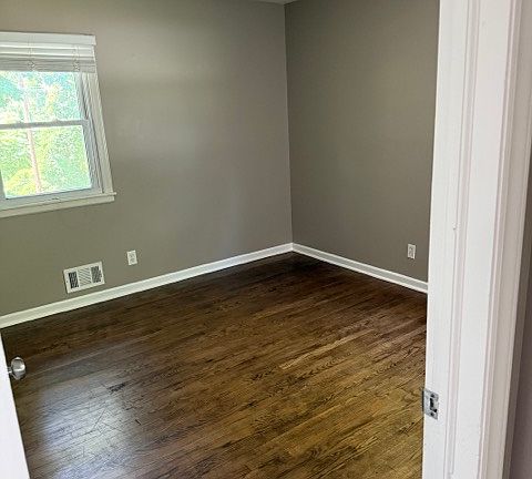 5th image of 1410 Lawrence Ave
