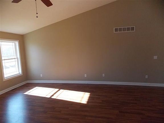 2nd image of 2101 Leslee Way