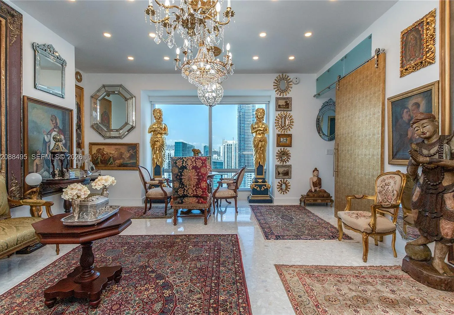 Four Seasons Residences — Photo 1