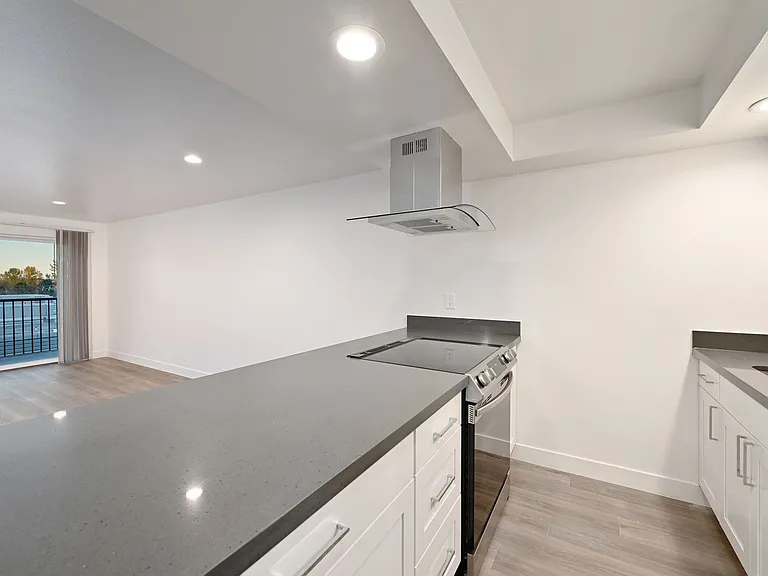 Maple Leaf Residences — Photo 6
