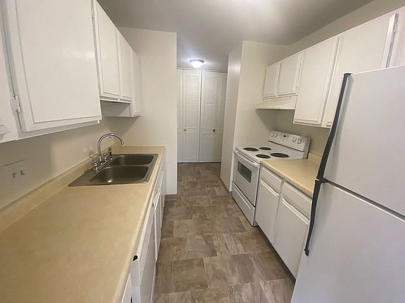 4th image of 810 Thornton St SE APT 401