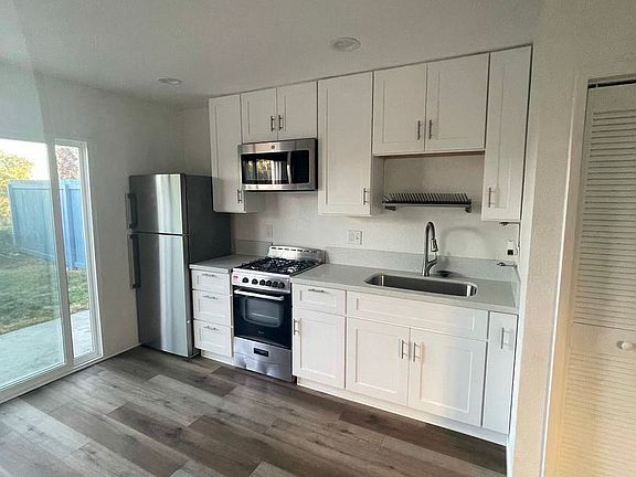 3rd image of 3256 Carr Dr #A