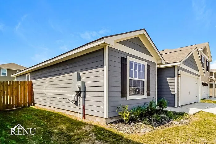 3 bed, 2.0 bath, 1525 sqft, $1,720 — Photo 2