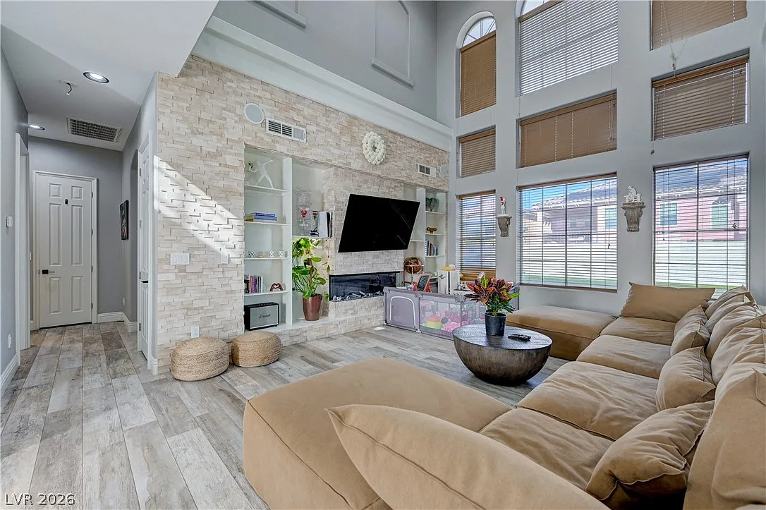 4 bed, 3.5 bath, 3051 sqft, $5,200 — Photo 3