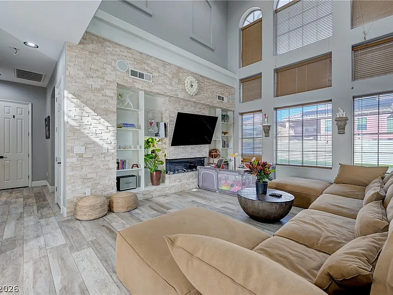 9738 Bear Trap Ct — Photo 3