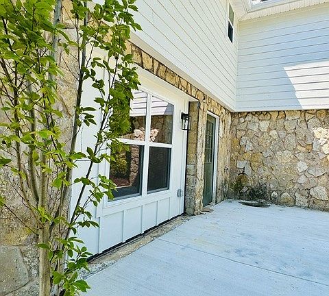 4th image of 604 Debbie Dr