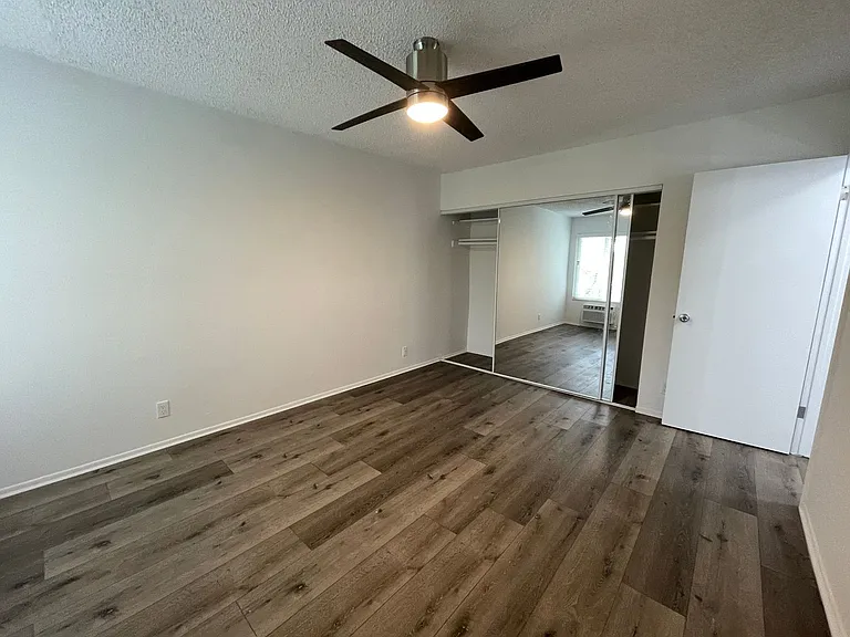 20317 Saticoy St — Photo 21