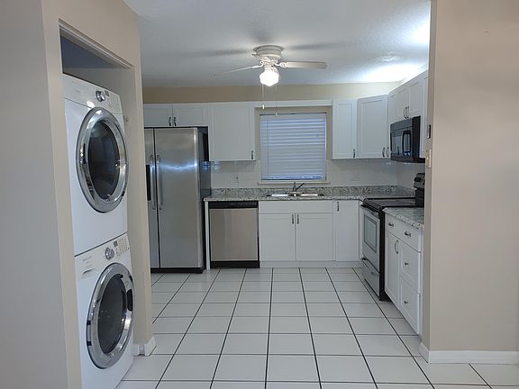 Home For Sale In Lawnwood