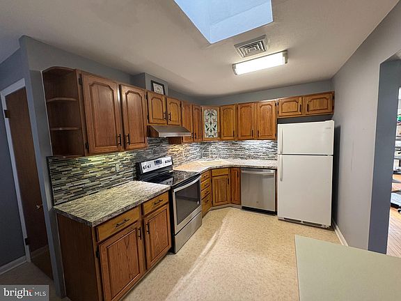 3rd image of 605 Union Mill Rd