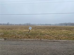 N Shore Dr, Effingham, IL 62401