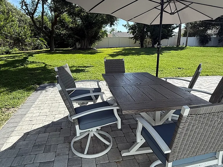 4439 Saxon Dr — Photo 24