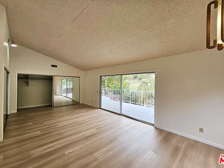 2251 Maurice Ave — Photo 21