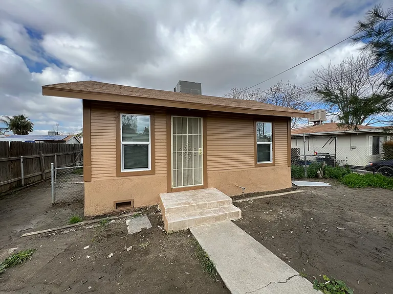 437 Oildale Dr — Photo 5