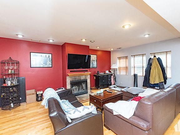 3rd image of 1345 N Greenview Ave APT A